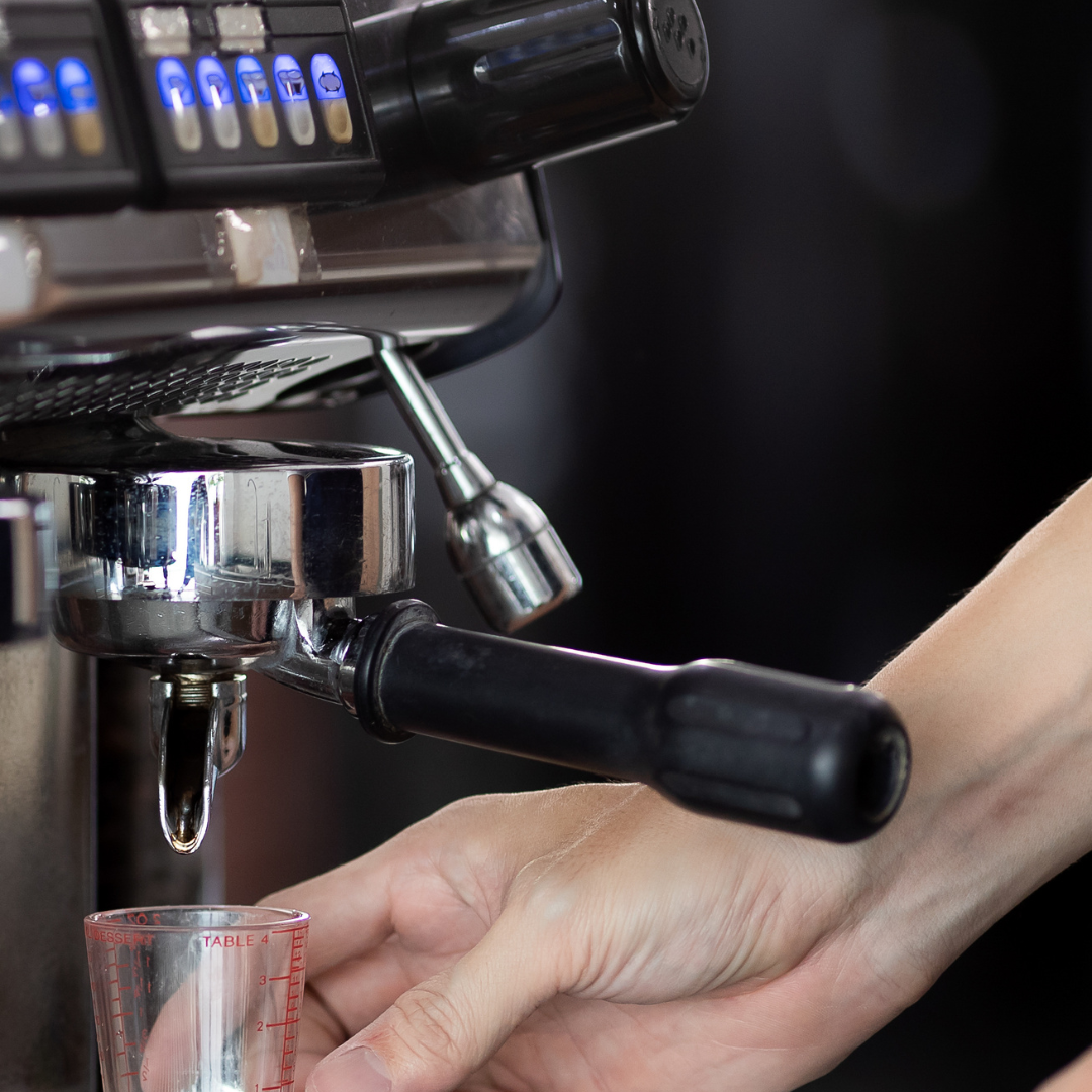 Máquina de café expresso para clínica médica – Aluguel com suporte completo